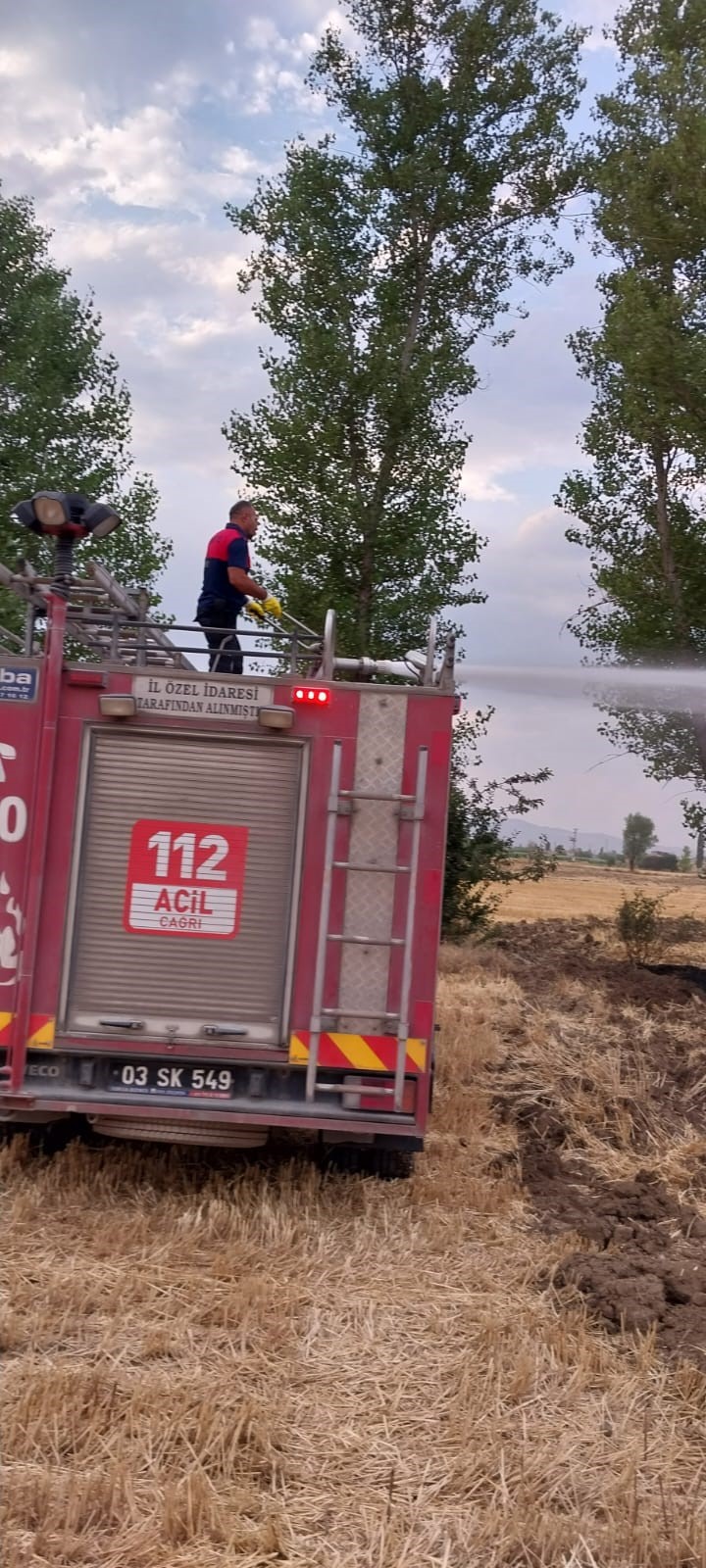 ŞUHUT'TA YANGIN ÇIKTI