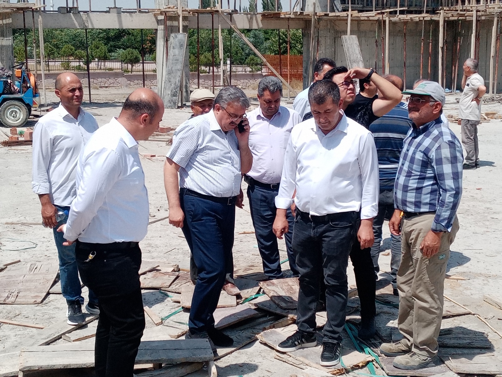 İLÇEYE YAPILAN YATIRIMLARI YERİNDE İNCELEDİ
