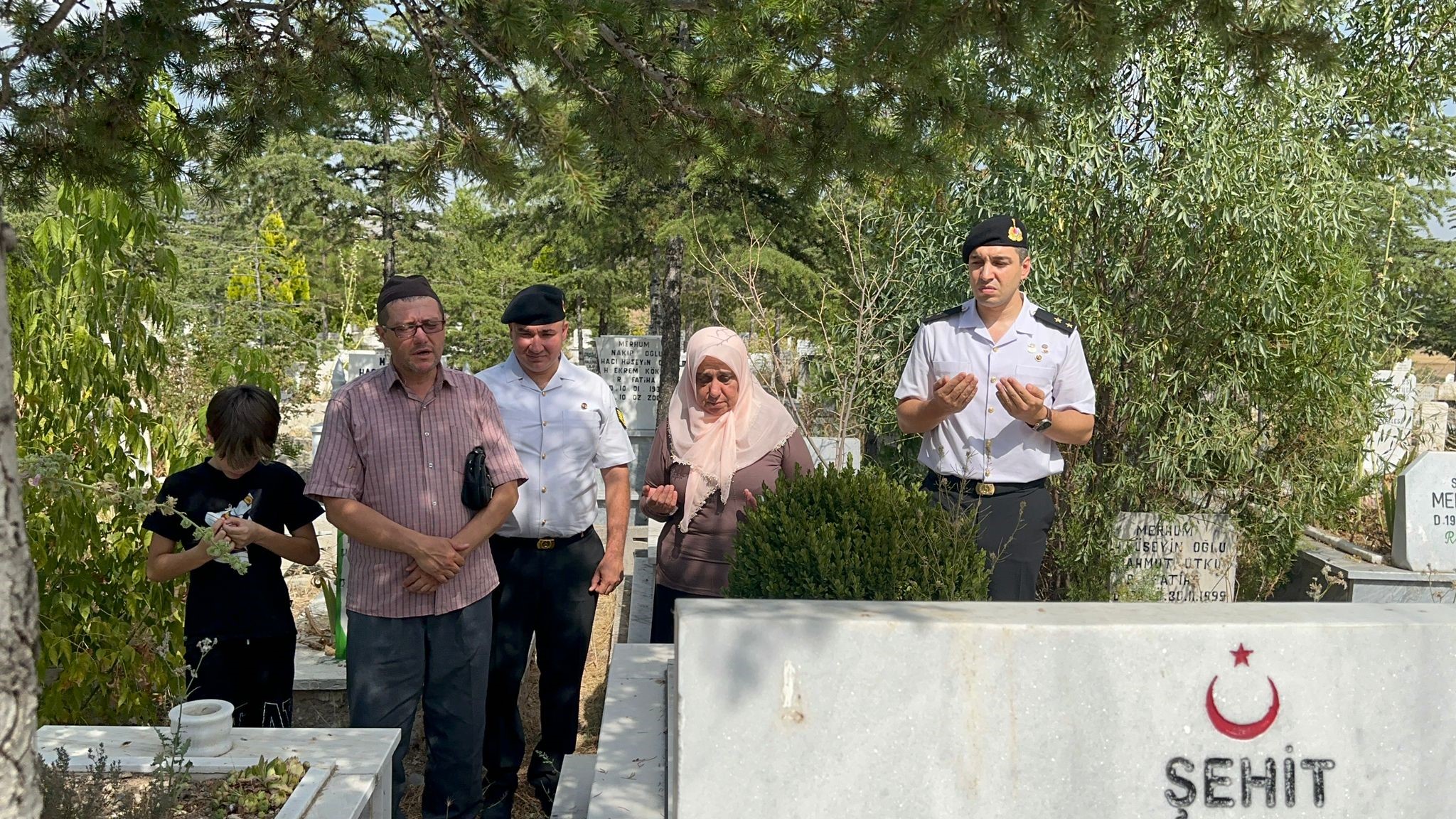 DEPREM ŞEHİDİ ASTSUBAY DUALARLA YAD EDİLDİ