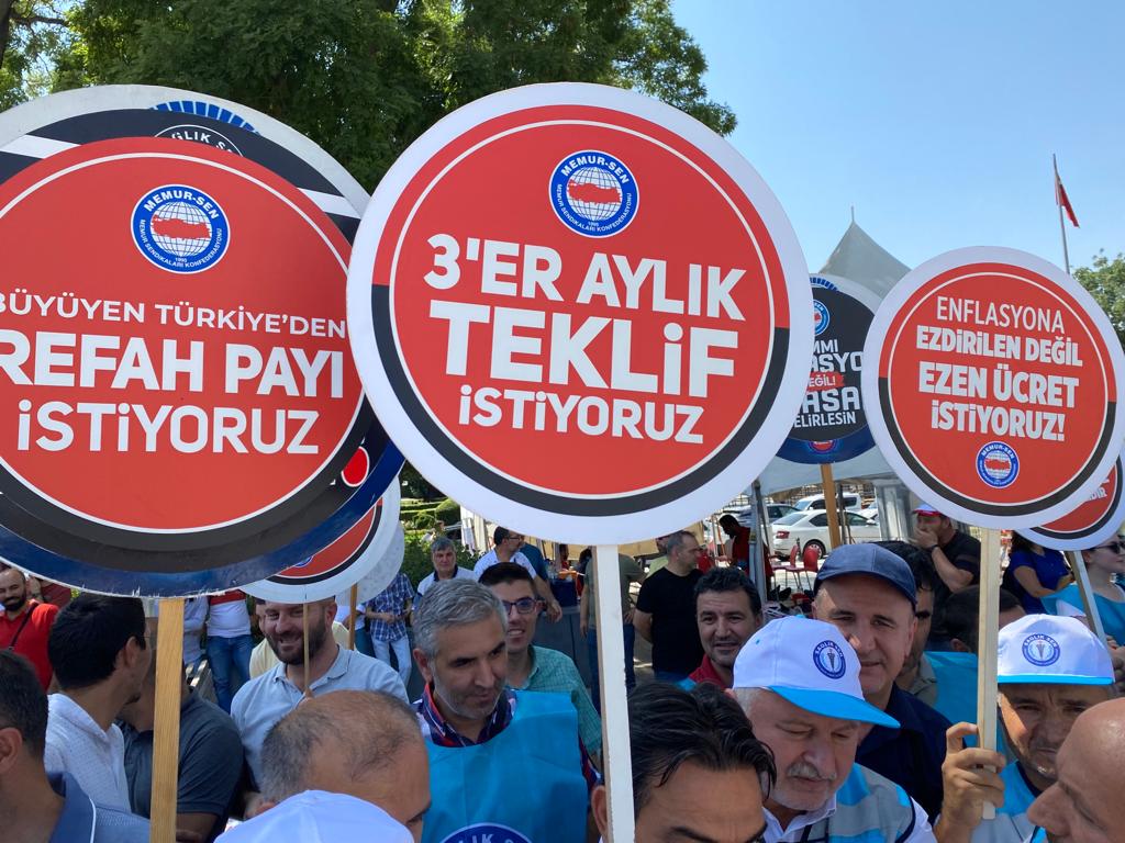MEMUR-SEN PROTESTO İÇİN ALANLARDA