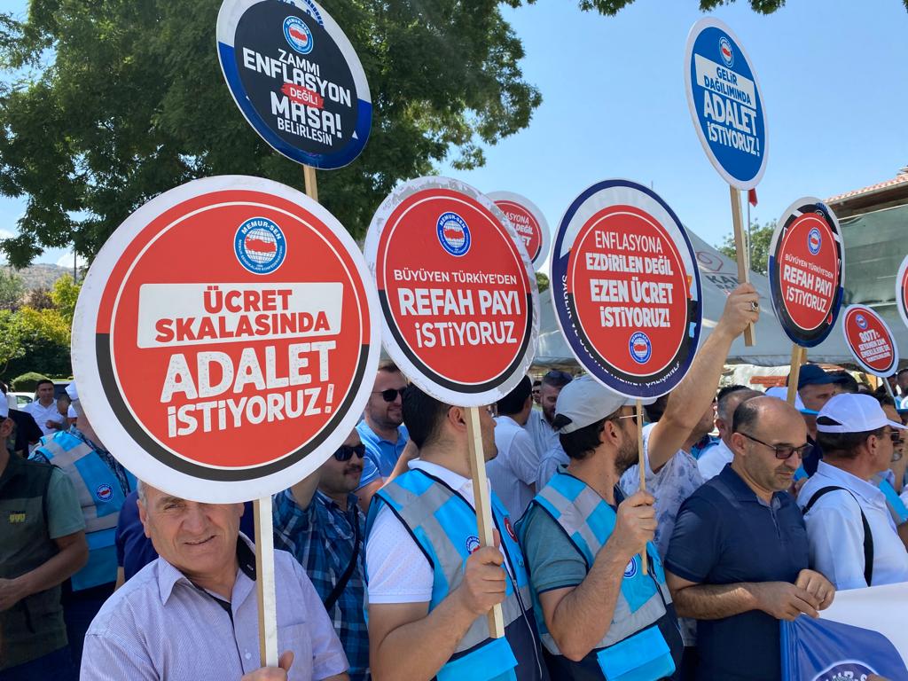 MEMUR-SEN PROTESTO İÇİN ALANLARDA