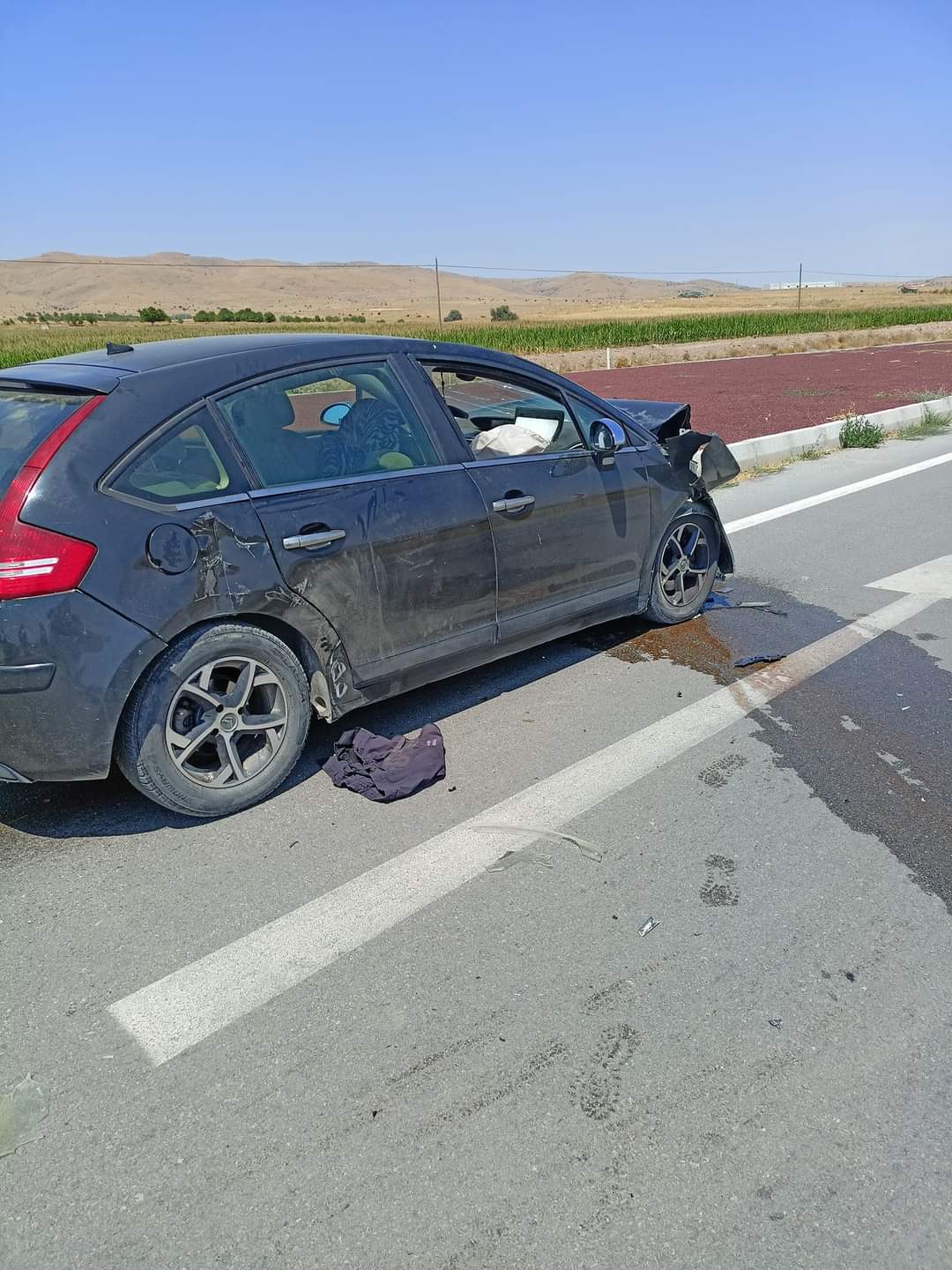 HAFİF TİCARİ ARAÇ İLE OTOMOBİL ÇARPIŞTI