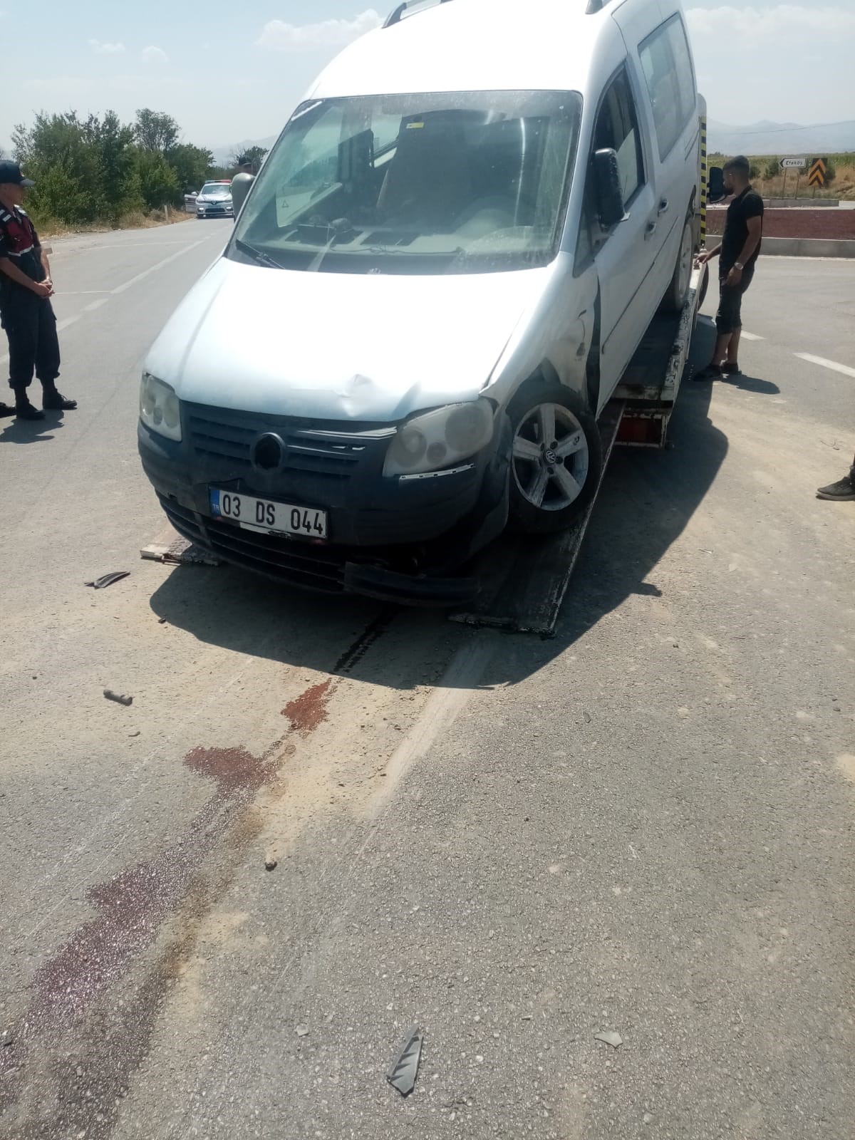 HAFİF TİCARİ ARAÇ İLE OTOMOBİL ÇARPIŞTI