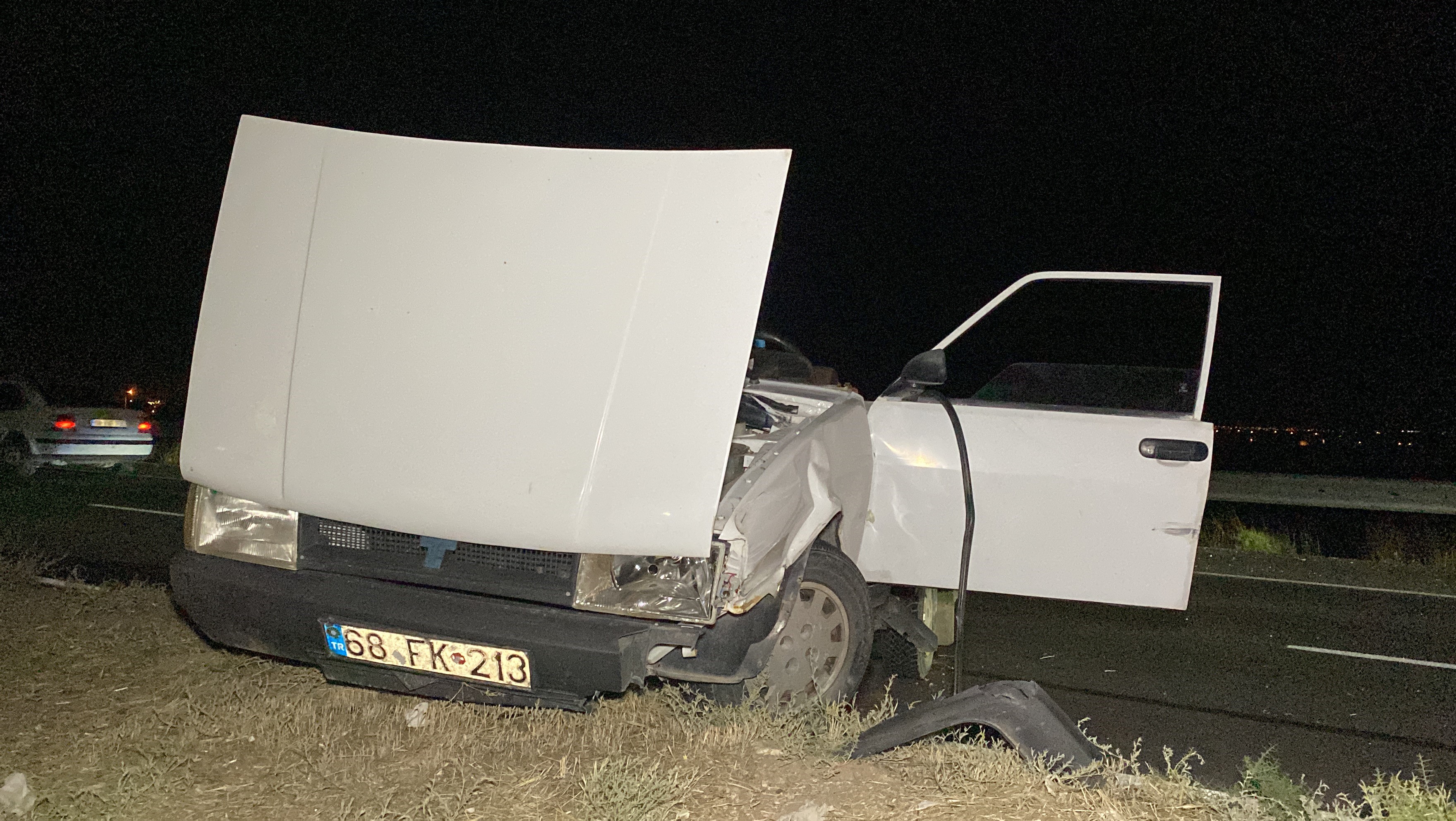 TIRA ARKADAN ÇARPAN OTOMOBİLİN TAVANI KOPTU