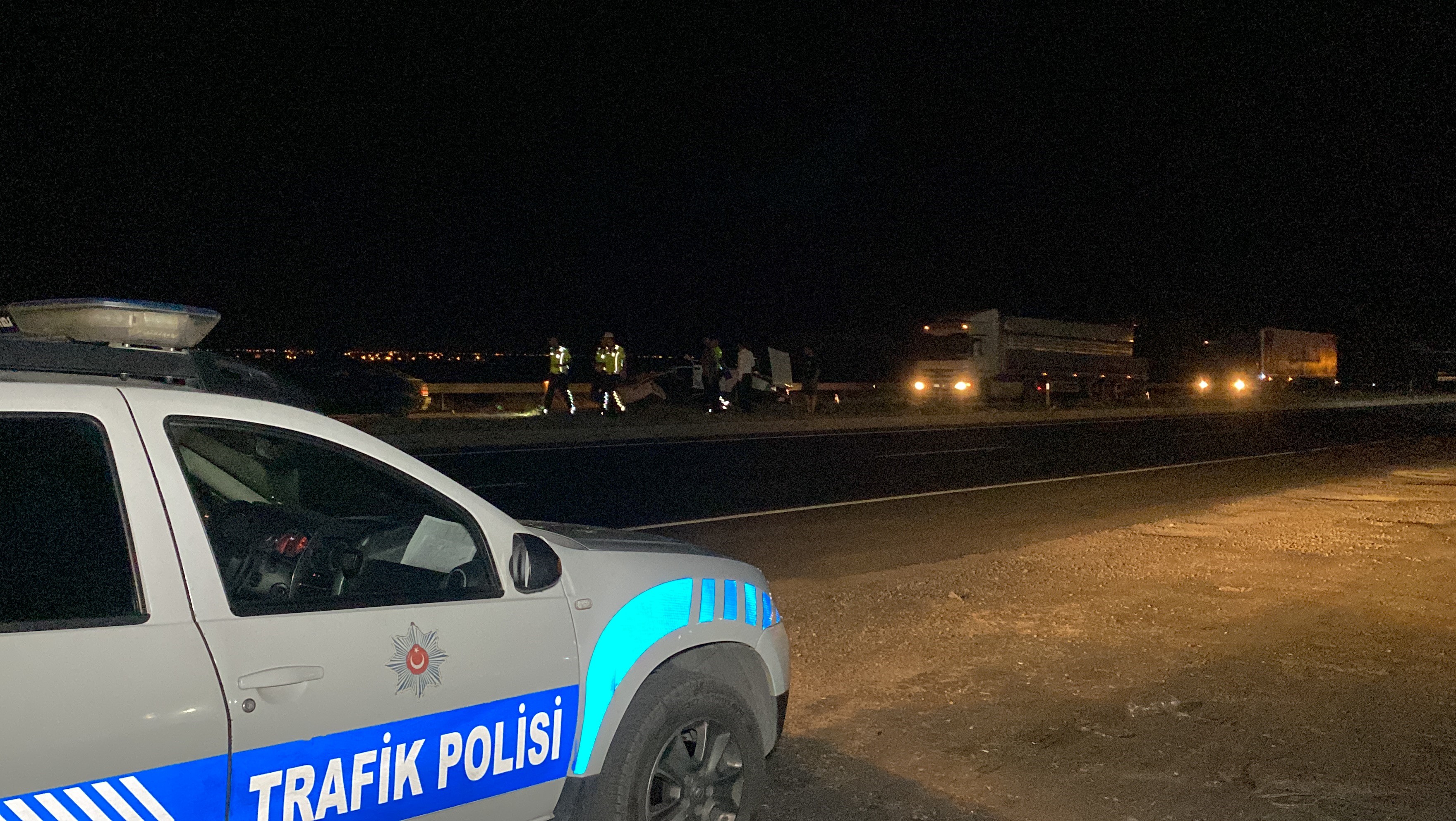 TIRA ARKADAN ÇARPAN OTOMOBİLİN TAVANI KOPTU