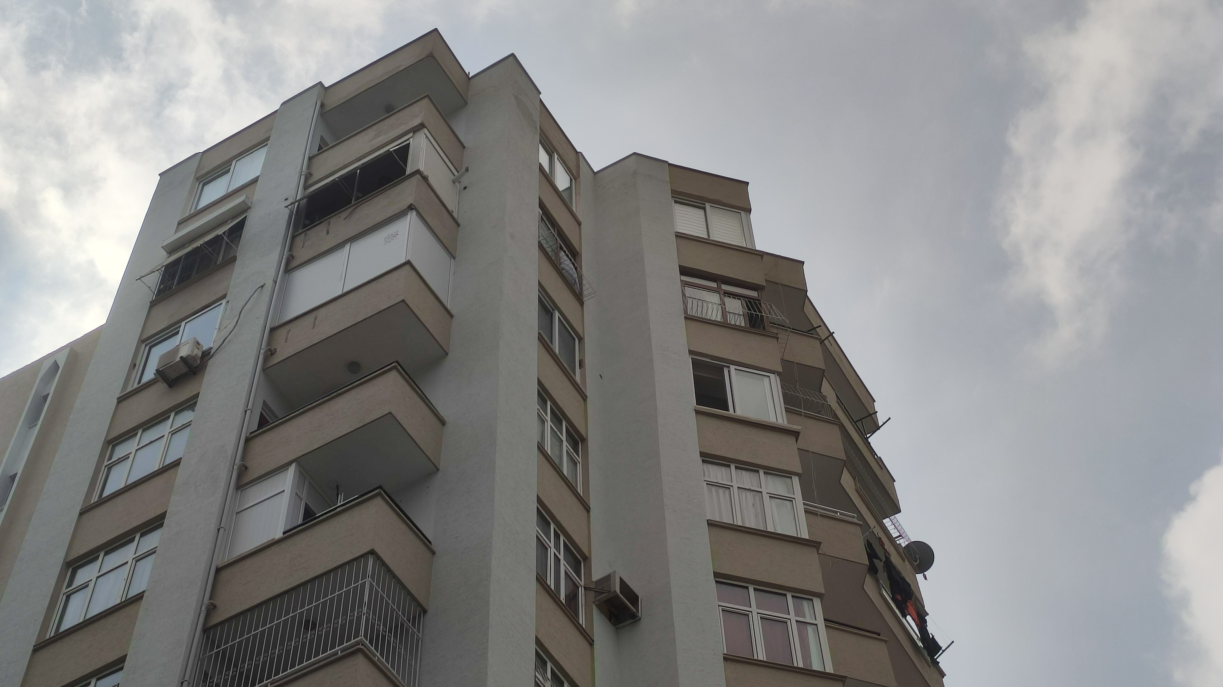CİNNET GETİREN ADAM EŞİ VE ÇOCUĞUNU ÖLDÜRDÜ