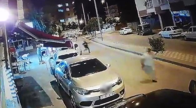 TARTIŞTIĞI KİŞİLERİ TÜFEKLE KOVALADI