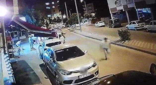 TARTIŞTIĞI KİŞİLERİ TÜFEKLE KOVALADI