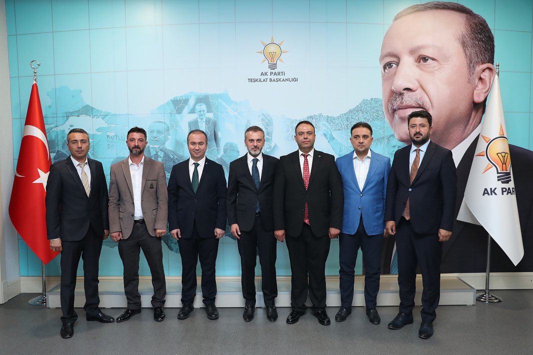 AK PARTİ AFYON'DA DEĞİŞİM RÜZGARI ESTİ 6 İLÇE BAŞKANI DEĞİŞTİ