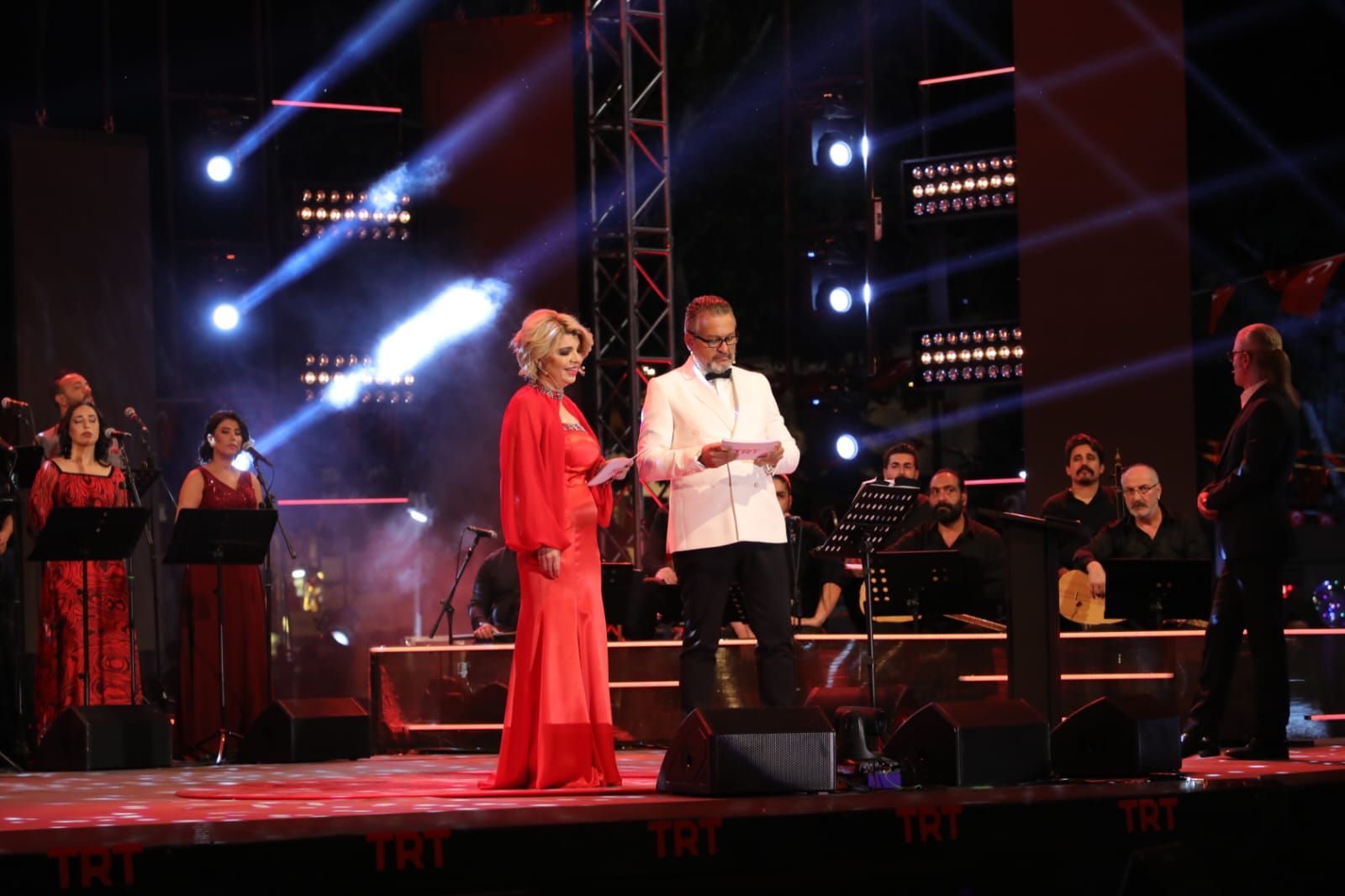 TRT SANATÇILARI’NDAN ZAFER KONSERİ