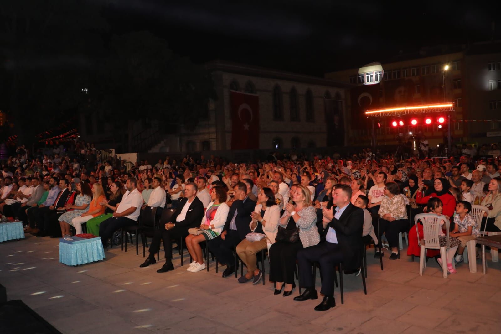 TRT SANATÇILARI’NDAN ZAFER KONSERİ