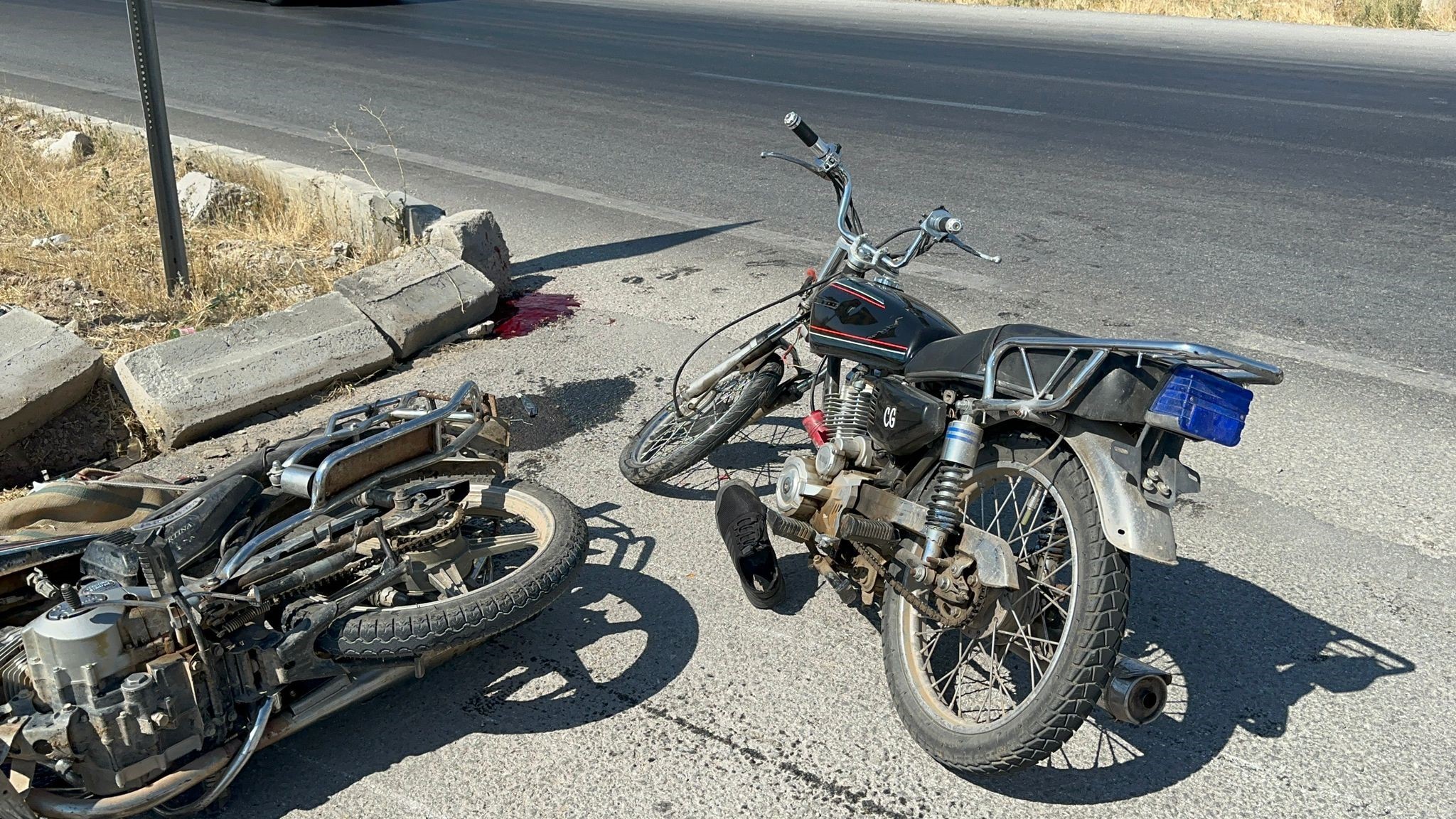 MOTOSİKLETLERİN ÇARPIŞTIĞI KAZADA ÖLÜ SAYISI 2’YE YÜKSELDİ