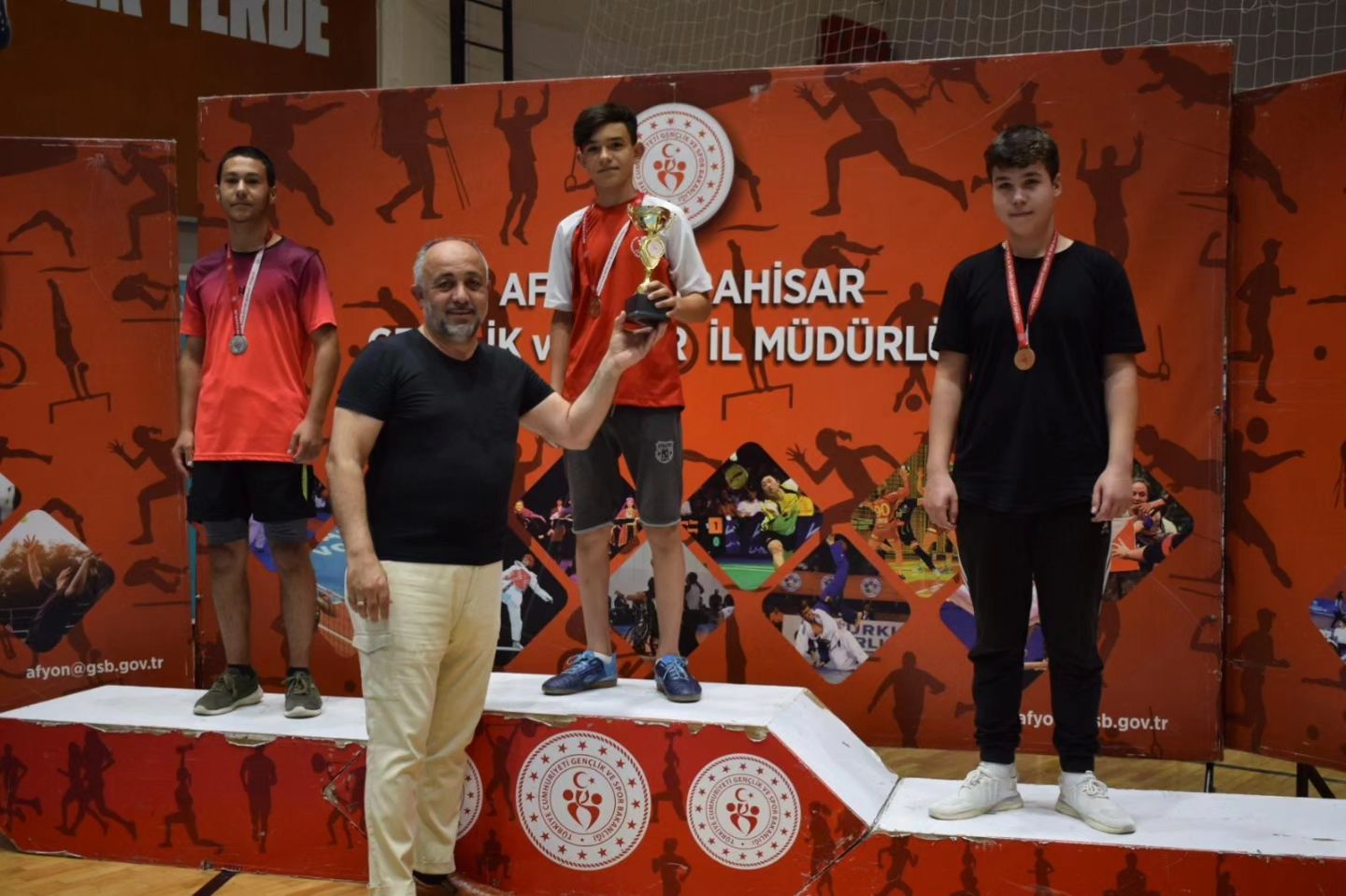 ZAFER KUPASI MASA TENİSİ TURNUVASI TAMAMLANDI