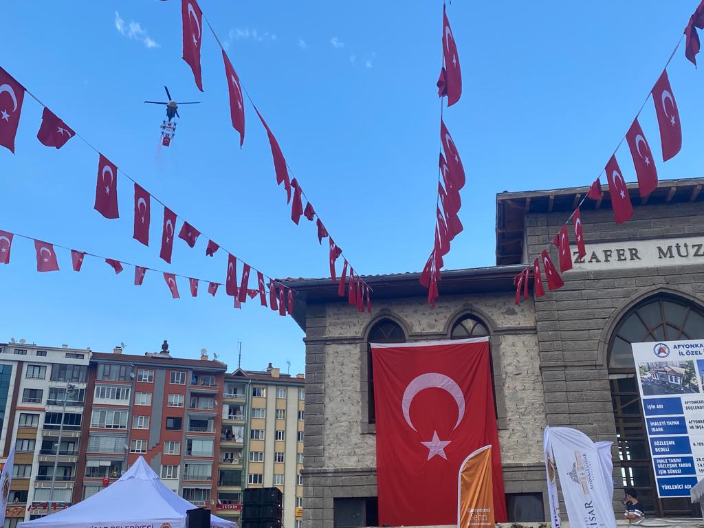 KARTALLARDAN UNUTULMAZ GÖSTERİ