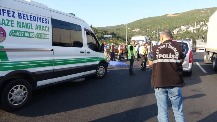 AMBULANSTAN ATLAYAN 15 YAŞINDAKİ KIZ ÖLDÜ