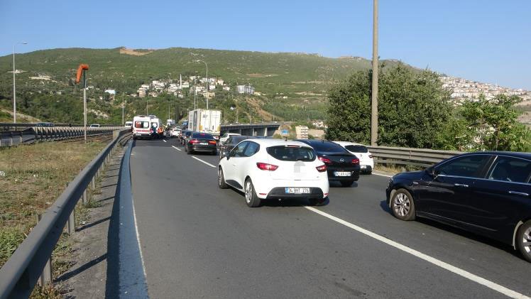 AMBULANSTAN ATLAYAN 15 YAŞINDAKİ KIZ ÖLDÜ