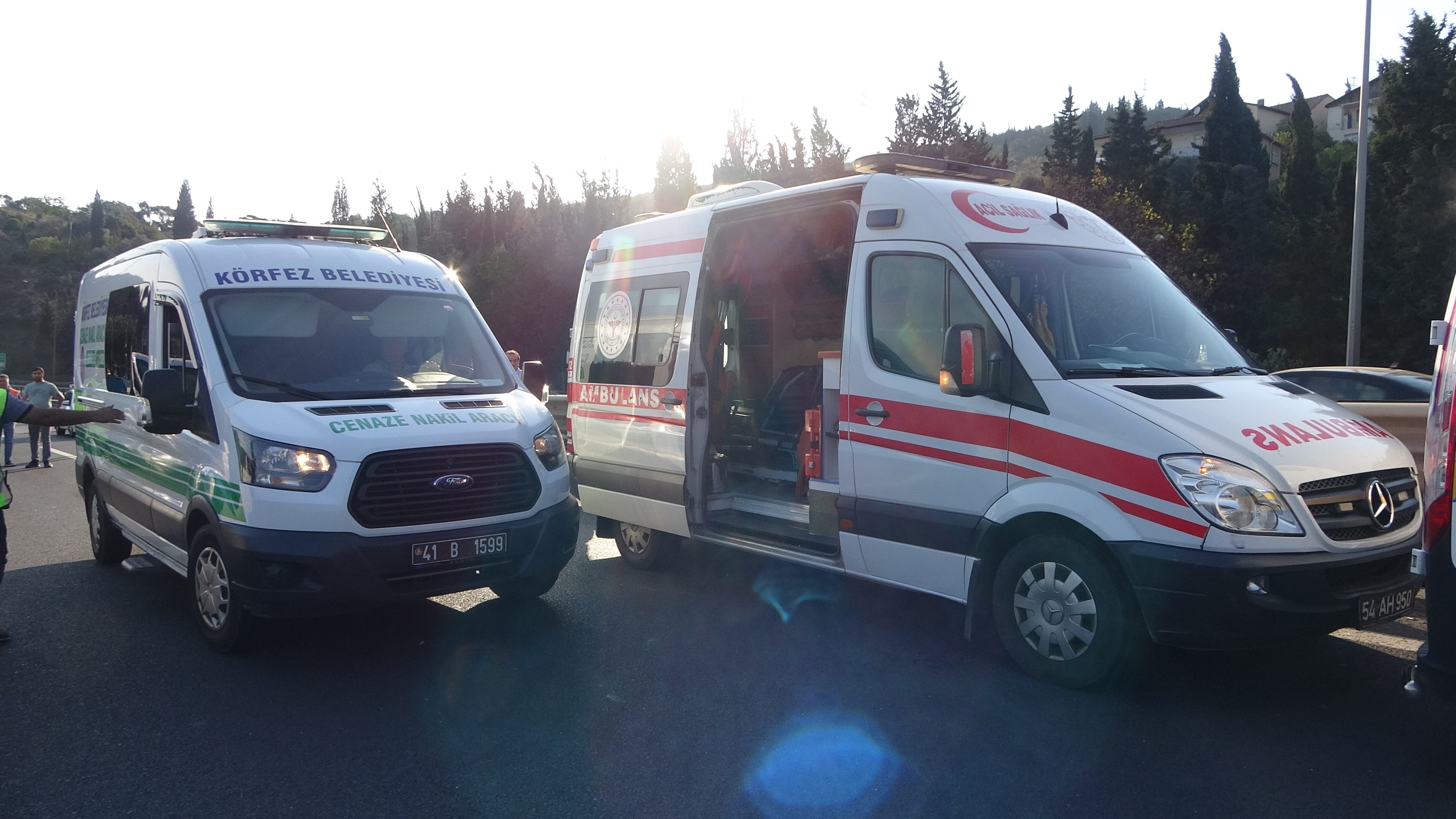 AMBULANSTAN ATLAYAN 15 YAŞINDAKİ KIZ ÖLDÜ