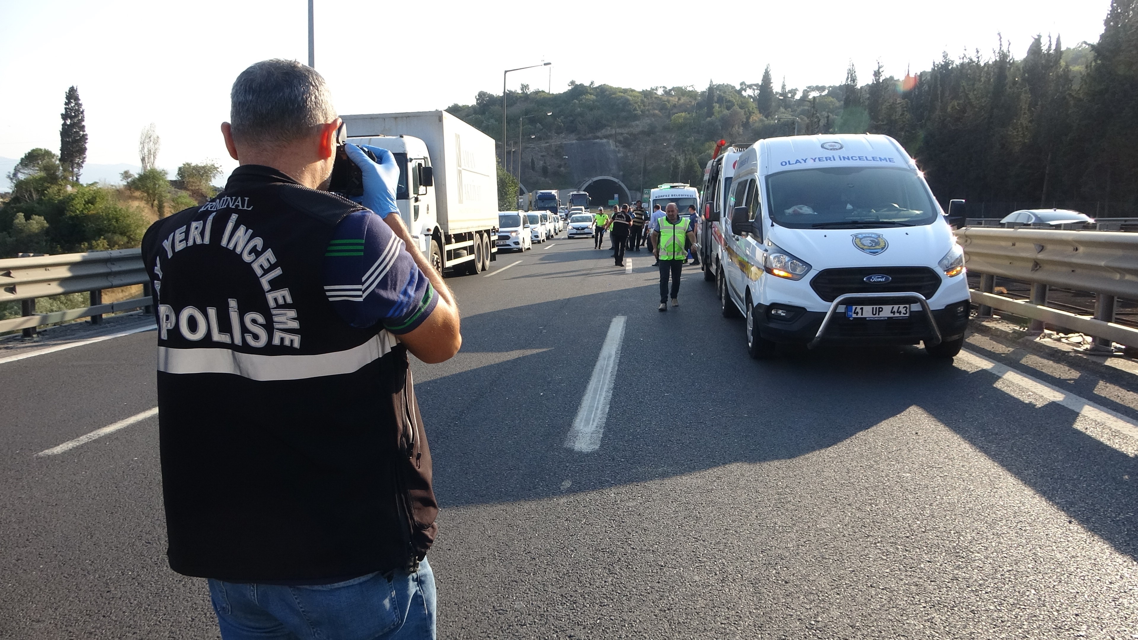 AMBULANSTAN ATLAYAN 15 YAŞINDAKİ KIZ ÖLDÜ