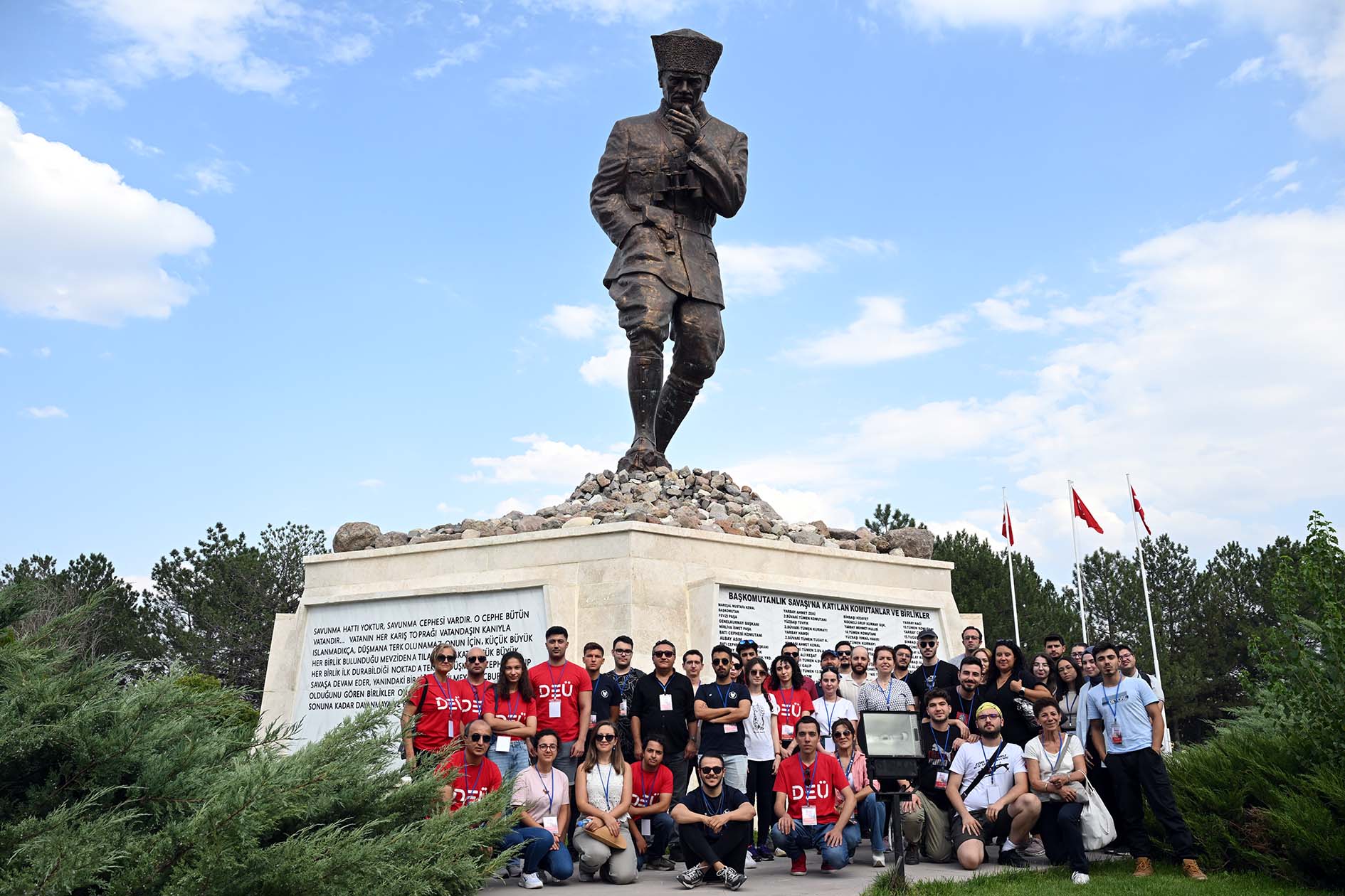 AKÜ MİSAFİR ÜNİVERSİTELERLE ZAFERİ KUTLADI