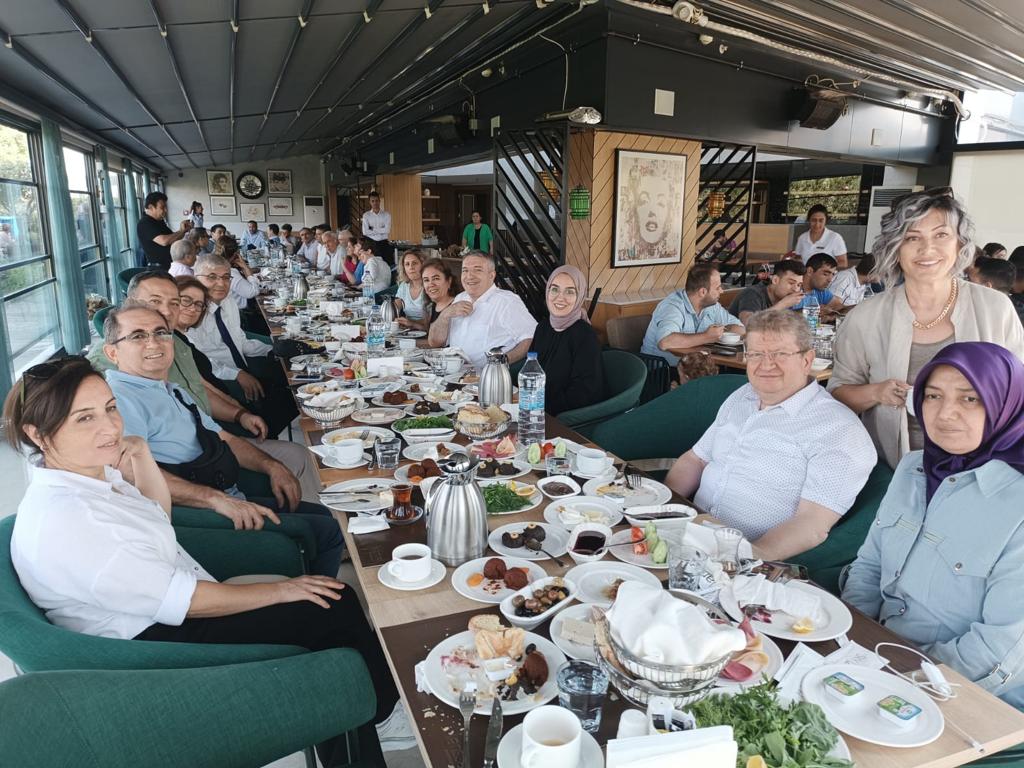 ESKİ MEZUNLAR 39 YIL SONRA BULUŞTU