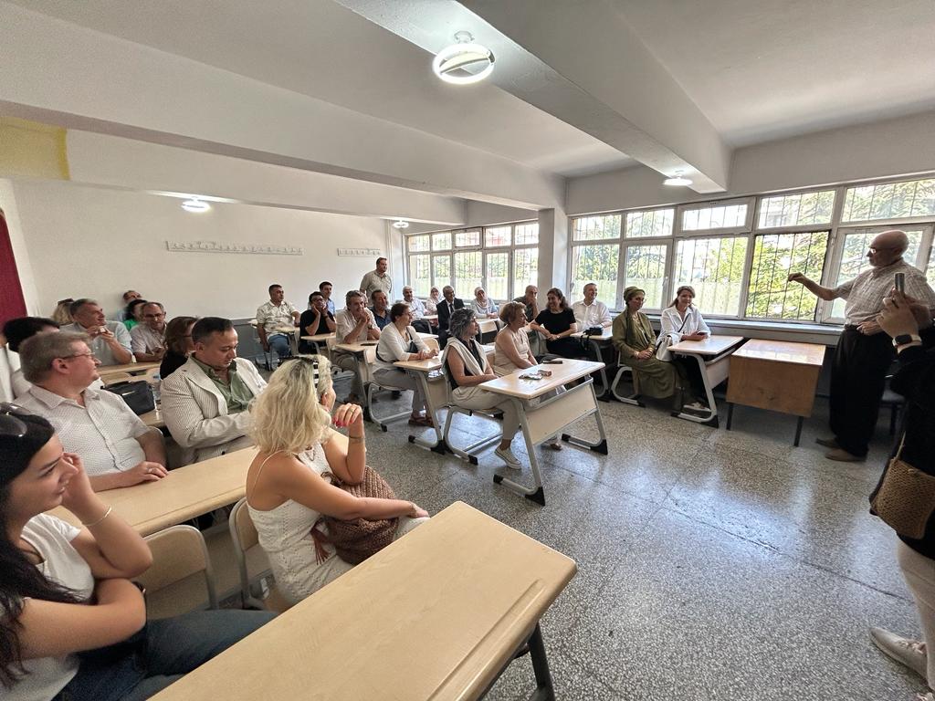 ESKİ MEZUNLAR 39 YIL SONRA BULUŞTU