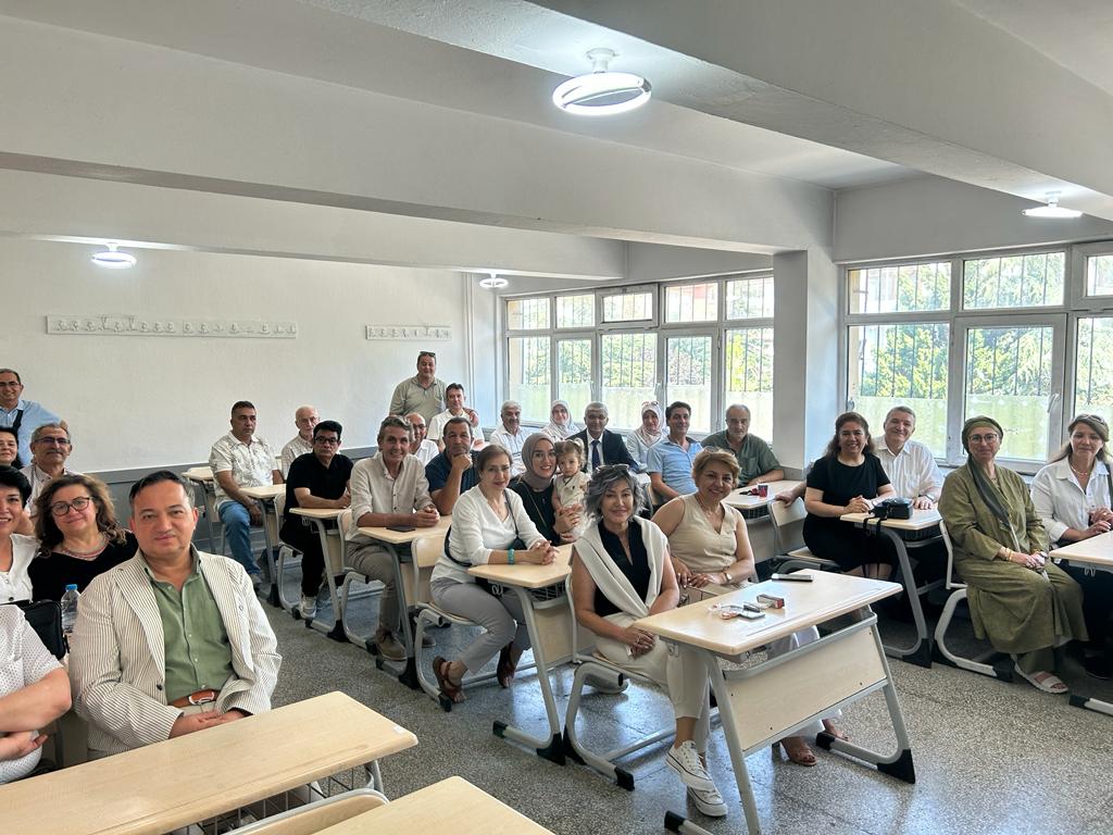 ESKİ MEZUNLAR 39 YIL SONRA BULUŞTU