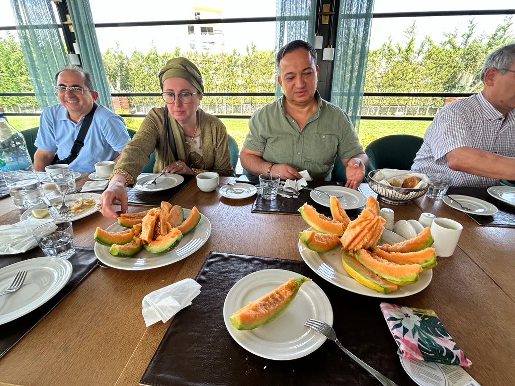 ESKİ MEZUNLAR 39 YIL SONRA BULUŞTU