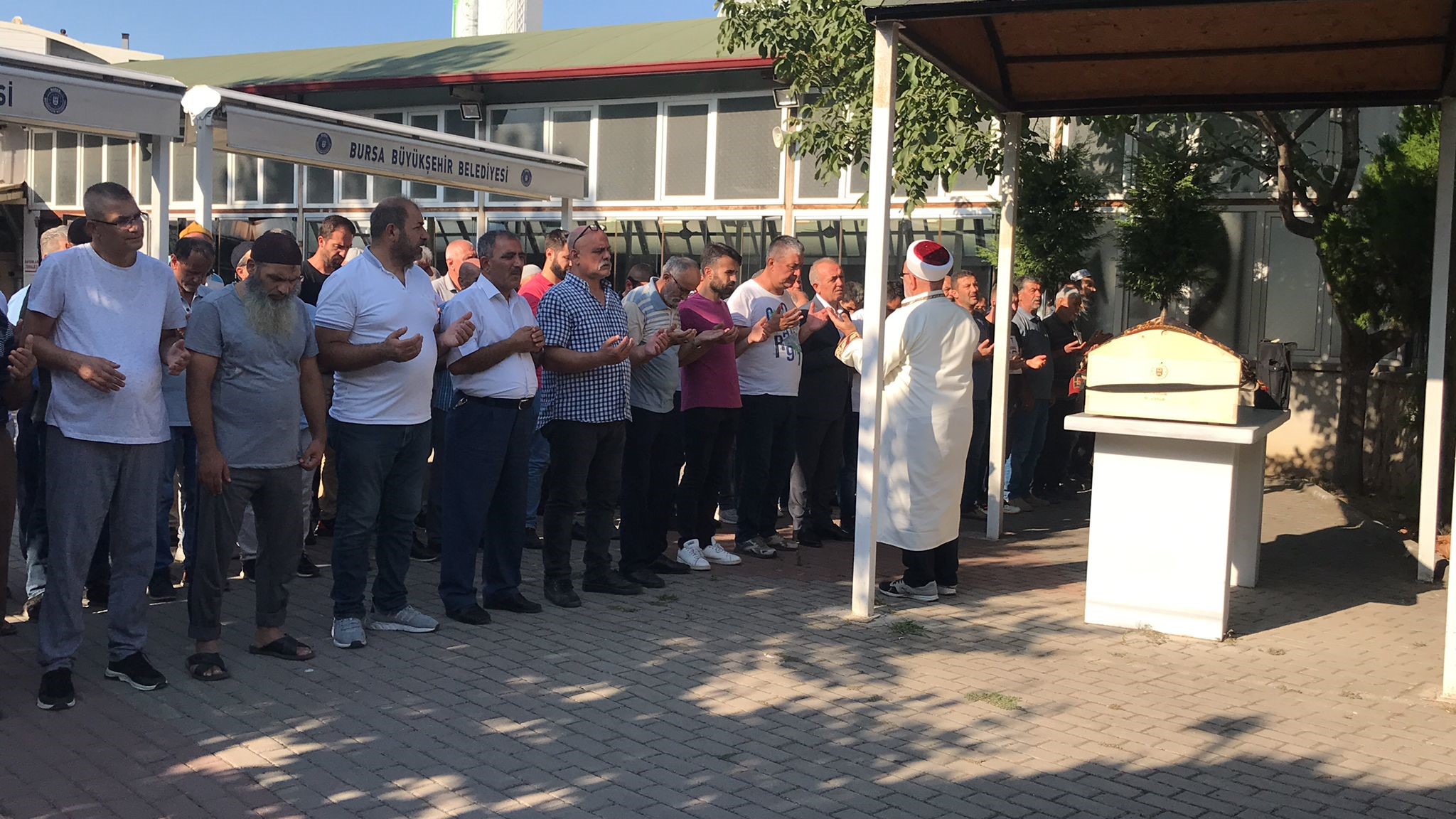 17 YAŞINDAKİ GENÇ KIZ TOPRAĞA VERİLDİ