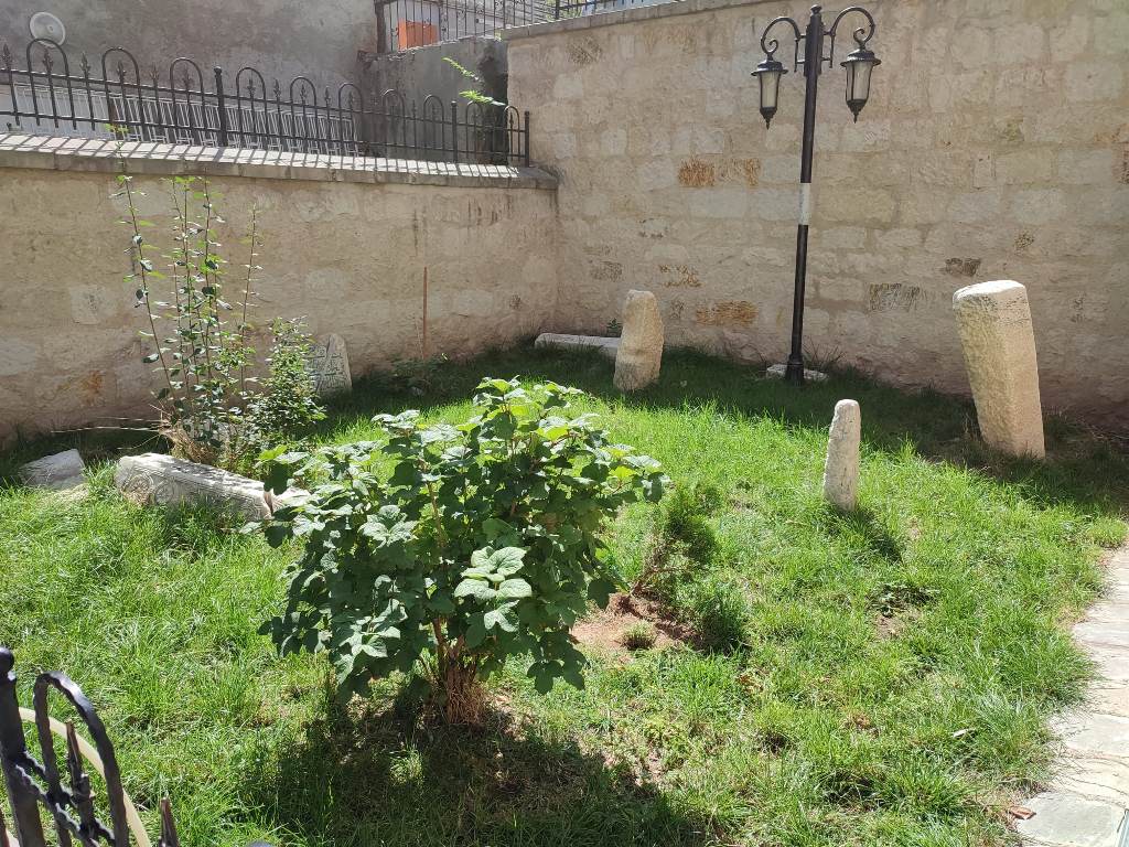 AFYON'DAKİ  BU TÜRBE'DE NE VAR ?