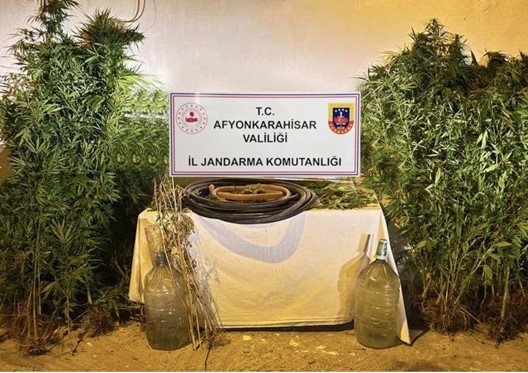UYUŞTURUCU TACİRLERİNE BASKIN