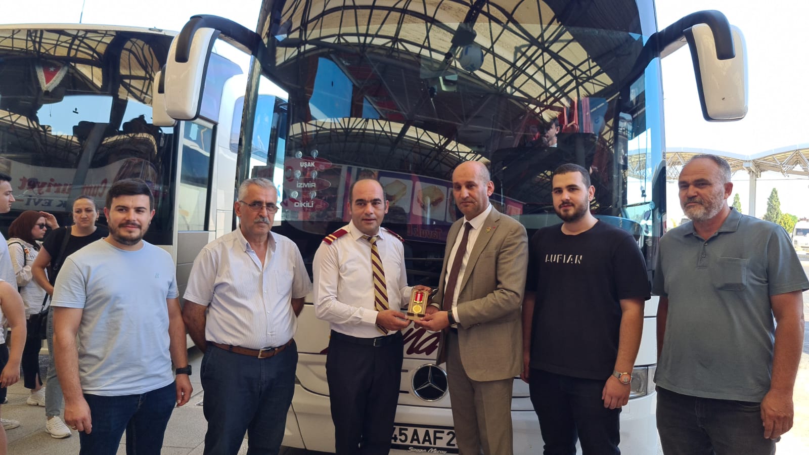 OTOBÜS ŞOFÖRÜNDEN ANLAMLI DAVRANIŞ