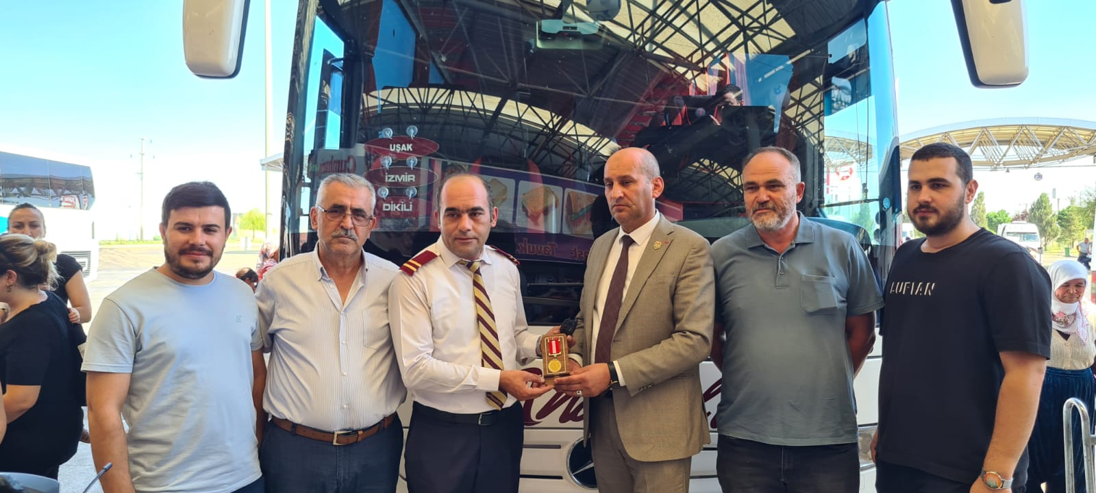 OTOBÜS ŞOFÖRÜNDEN ANLAMLI DAVRANIŞ