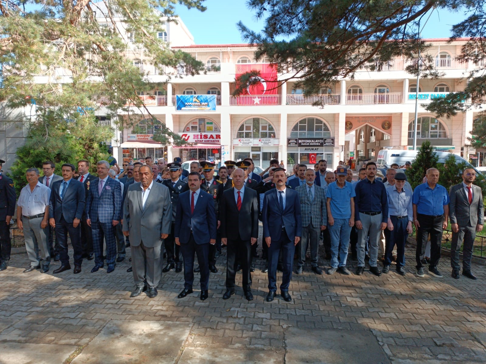 ZAFER BAYRAMI DOLAYISIYLA ÇELENK SUNMA TÖRENİ YAPILDI