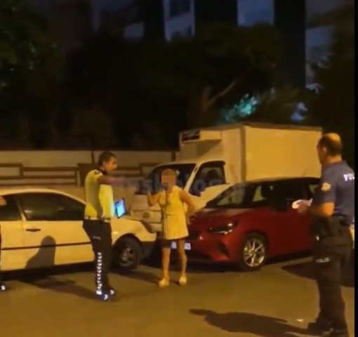 TRAFİK KAZASINA KARIŞAN KADINDAN POLİSE AKIL ALMAZ TEHDİT
