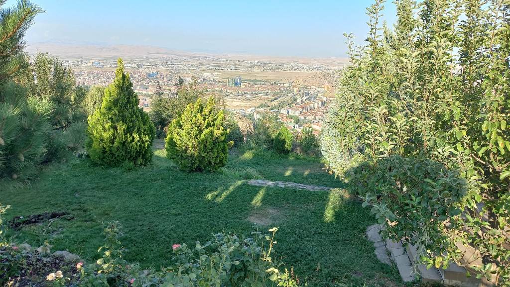 AFYON’UN ORTASINDA KENT ORMANI