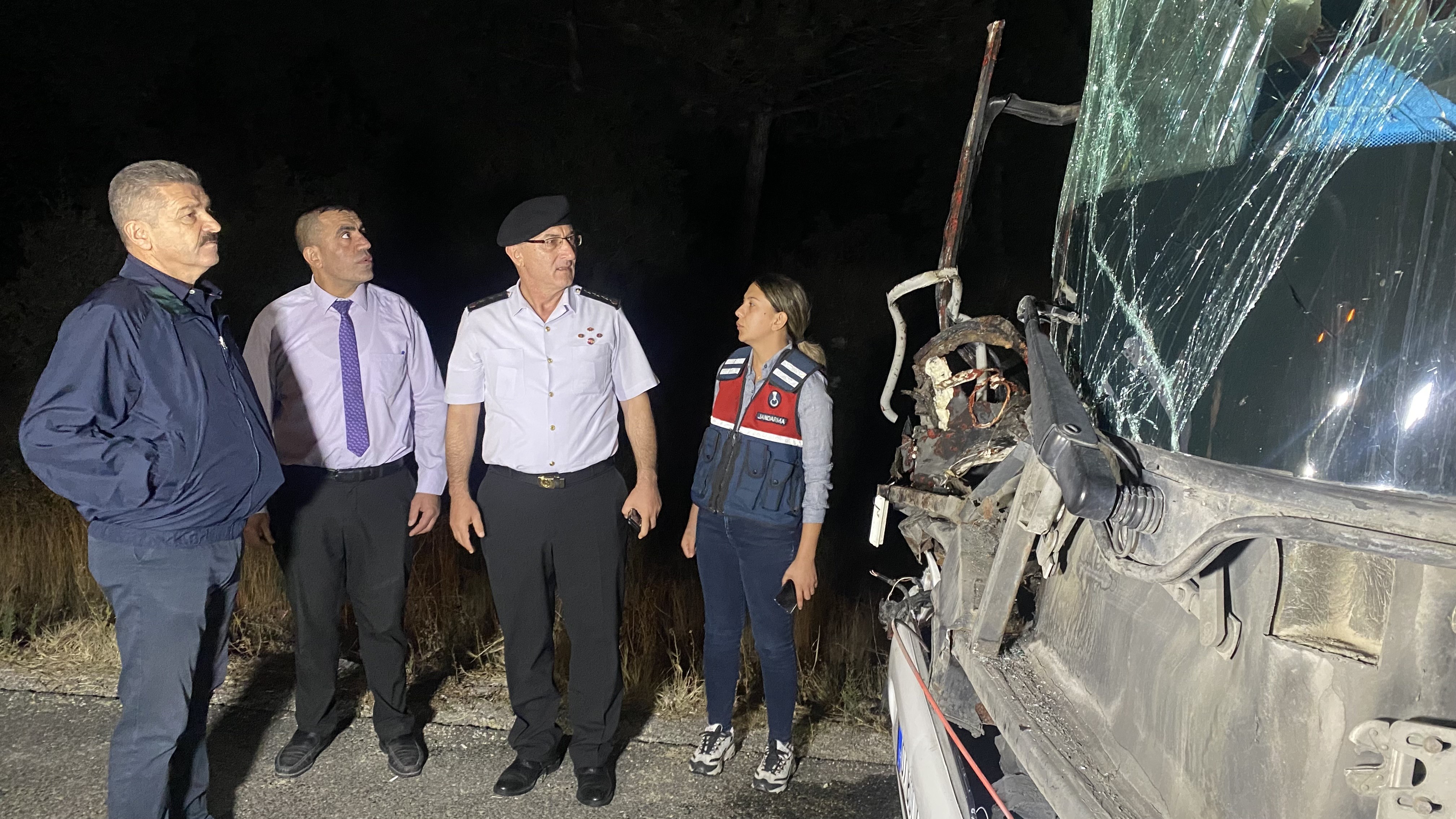 FECİ KAZA: 1’İ AĞIR 15 YARALI