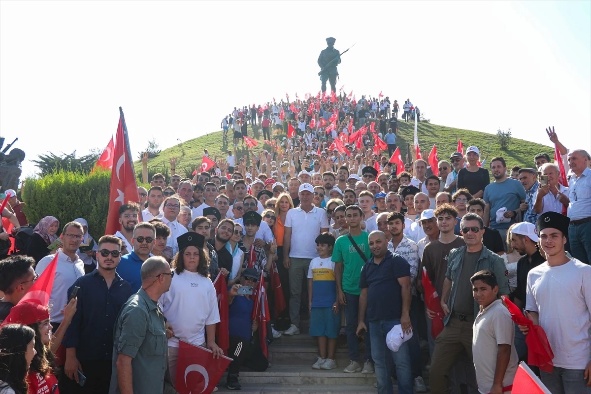 MEMLEKET PARTİSİ GENEL BAŞKANI İNCE, DUMLUPINAR ŞEHİTLİĞİ'Nİ ZİYARET ETTİ