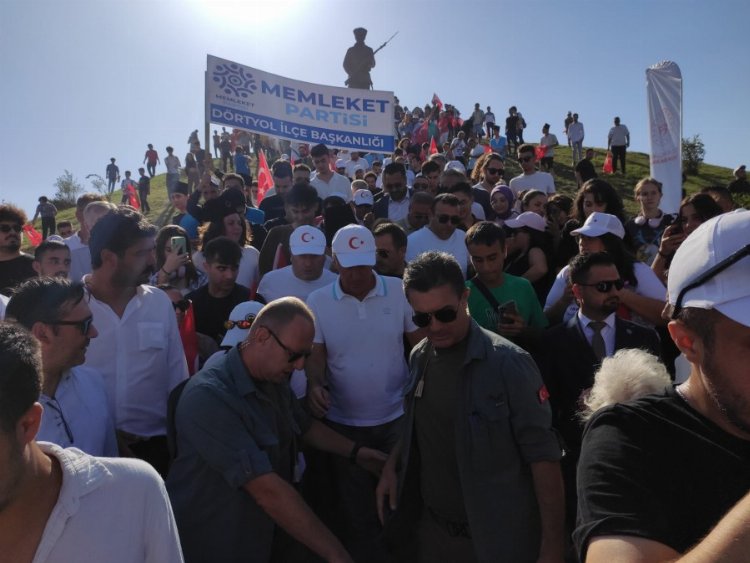 MUHARREM İNCE'DEN DUMLUPINAR ŞEHİTLİĞİ'NE ZİYARET