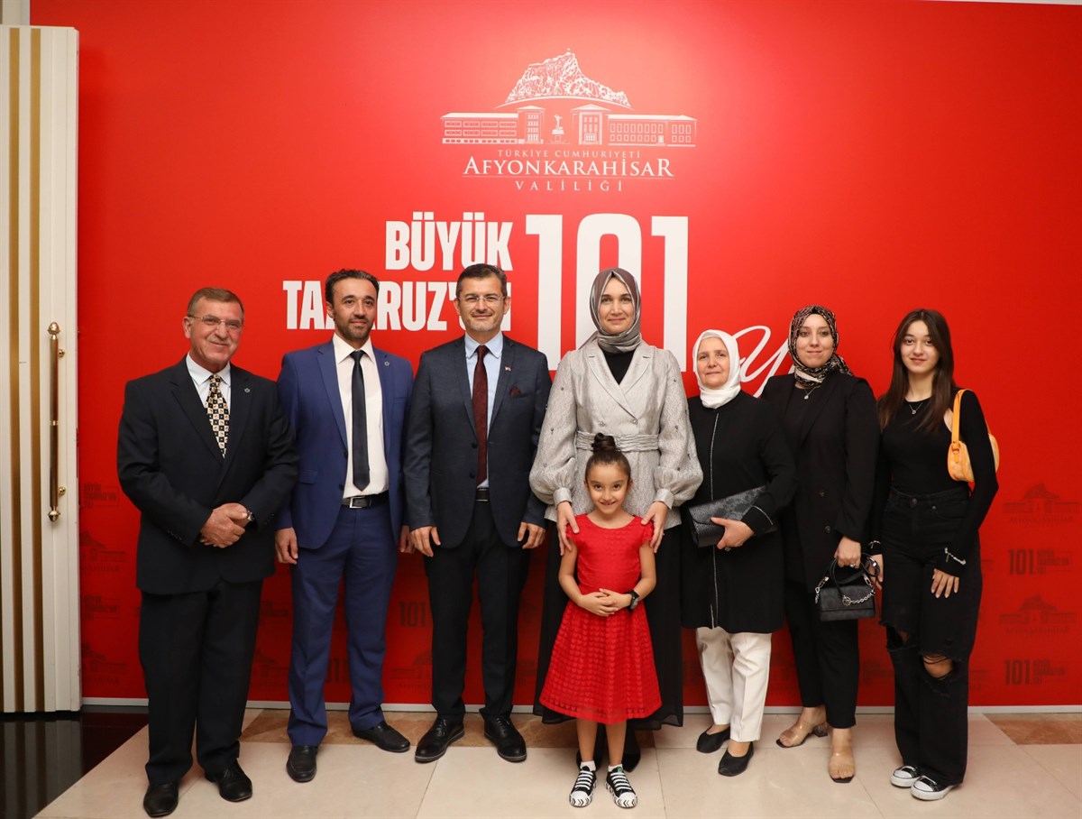 VALİ YİĞİTBAŞI PROTOKOLÜ RESEPSİYONDA AĞIRLADI