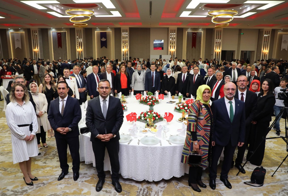 VALİ YİĞİTBAŞI PROTOKOLÜ RESEPSİYONDA AĞIRLADI