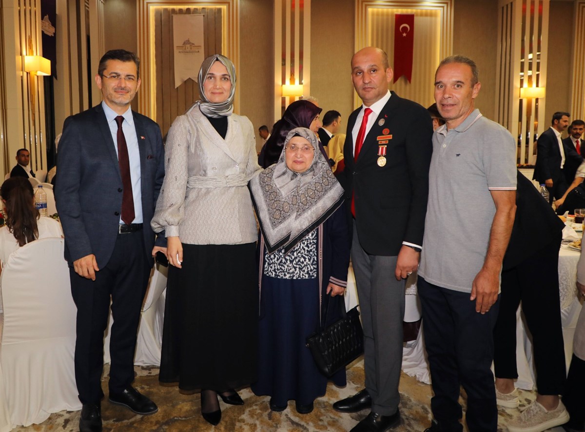 VALİ YİĞİTBAŞI PROTOKOLÜ RESEPSİYONDA AĞIRLADI