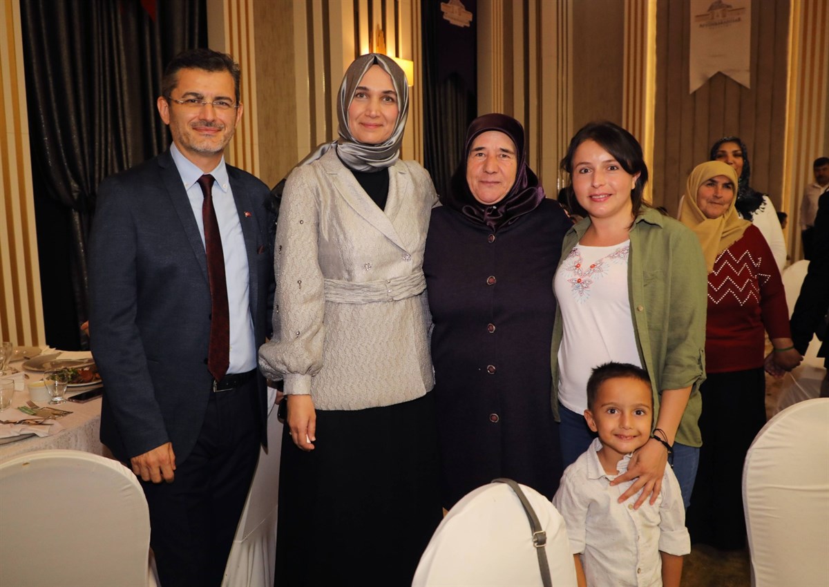 VALİ YİĞİTBAŞI PROTOKOLÜ RESEPSİYONDA AĞIRLADI