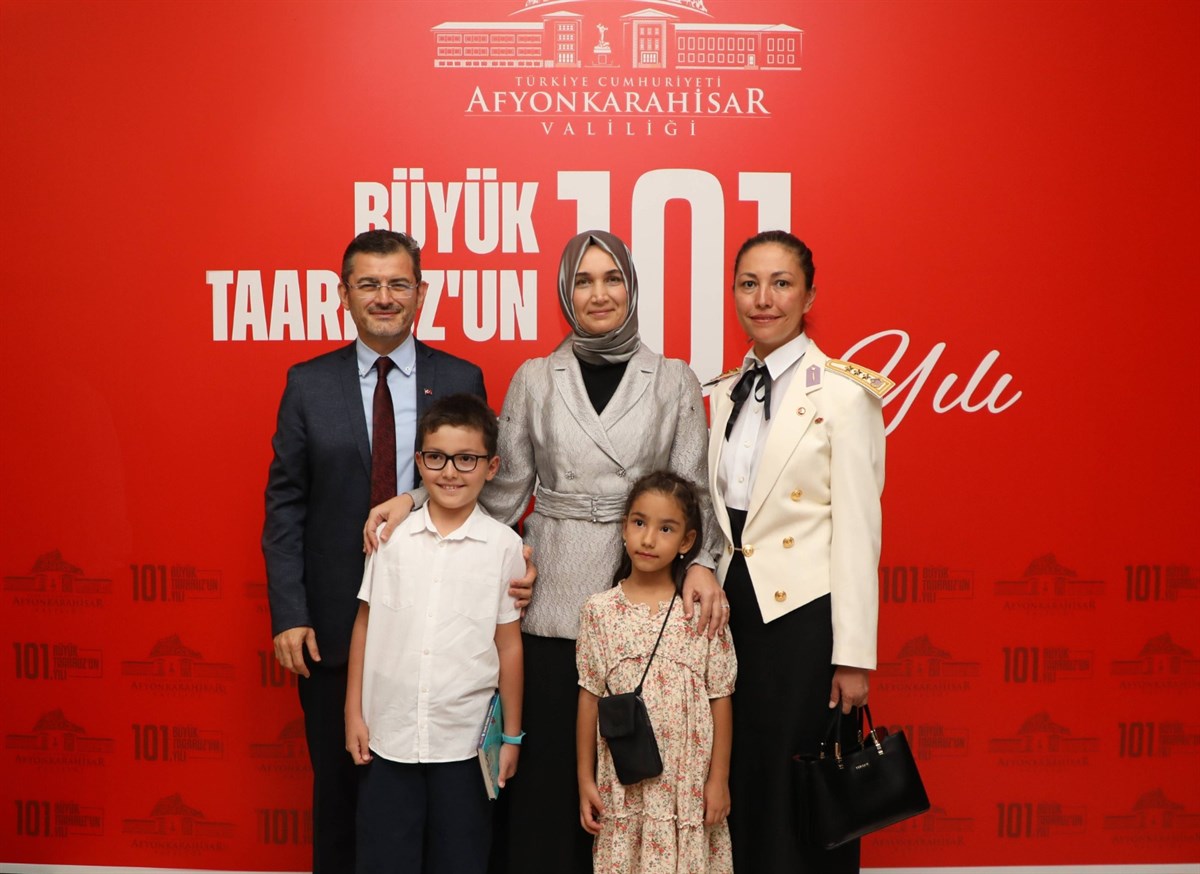 VALİ YİĞİTBAŞI PROTOKOLÜ RESEPSİYONDA AĞIRLADI