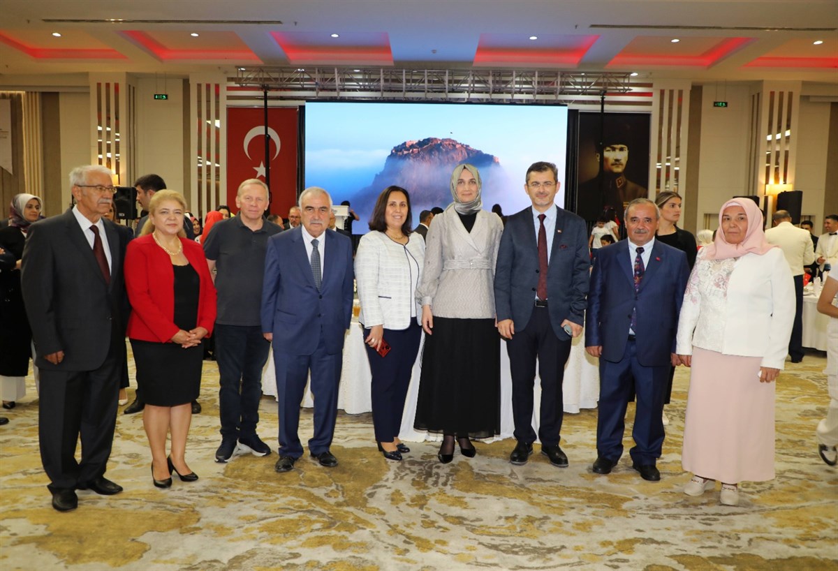 VALİ YİĞİTBAŞI PROTOKOLÜ RESEPSİYONDA AĞIRLADI
