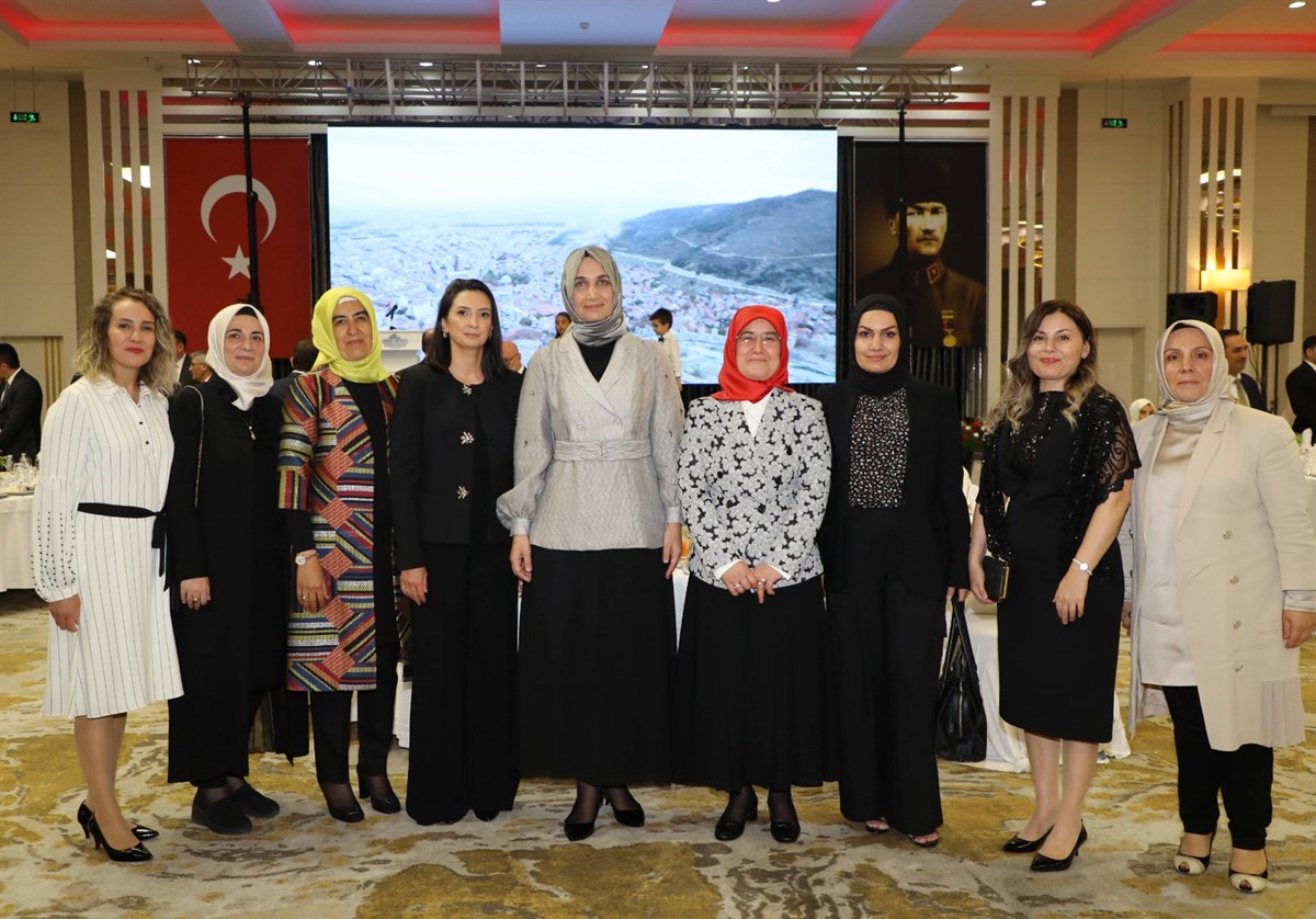 VALİ YİĞİTBAŞI PROTOKOLÜ RESEPSİYONDA AĞIRLADI
