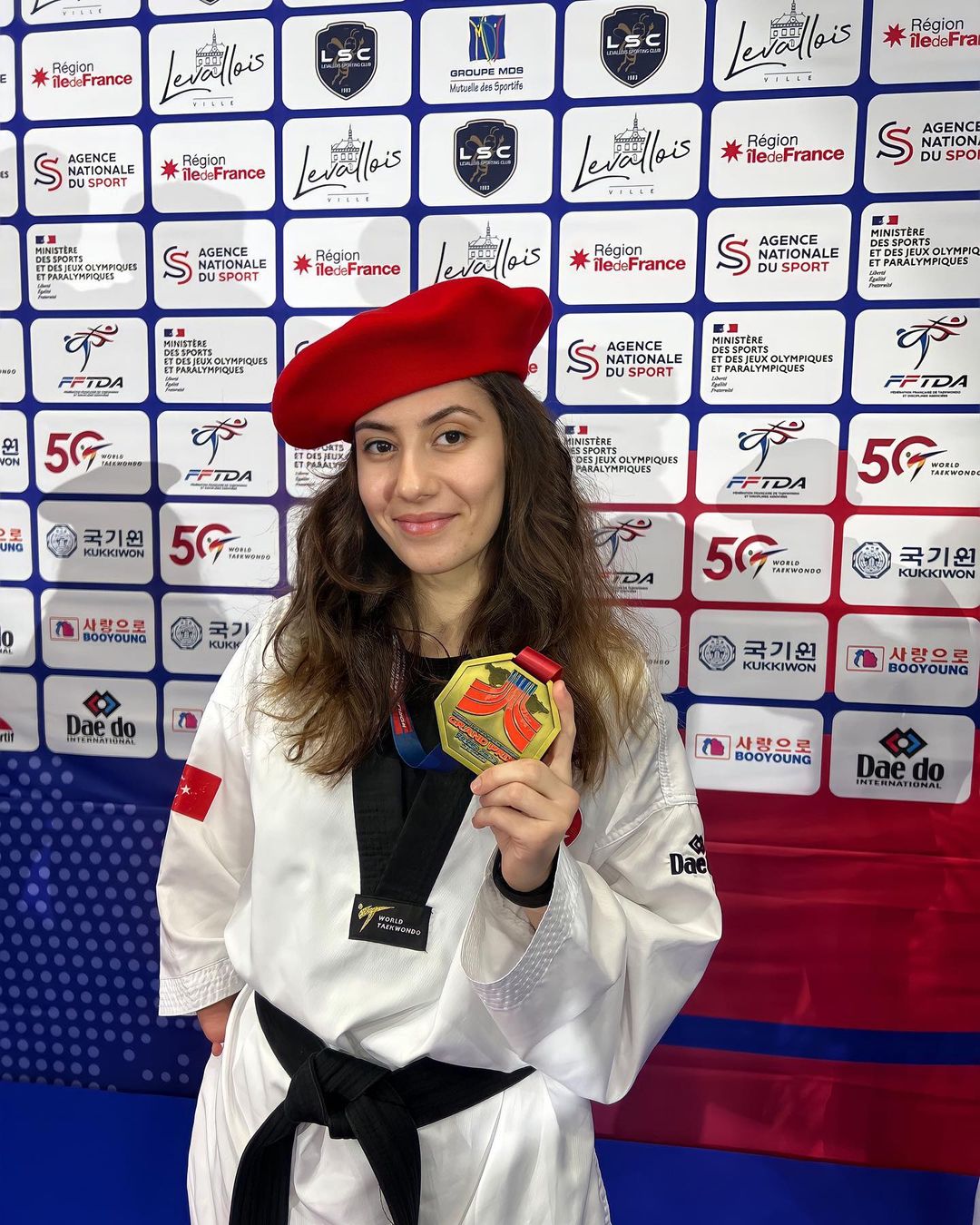 PARİS GRAND PRİX’TE MERYEM İLE GÜLDÜK