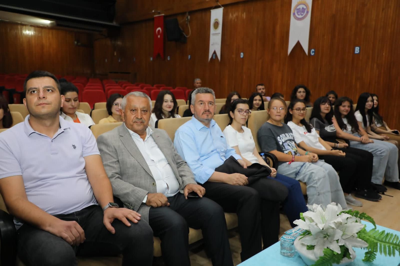 BELEDİYE ŞEHİR TİYATROSU KURSU TAMAMLANDI