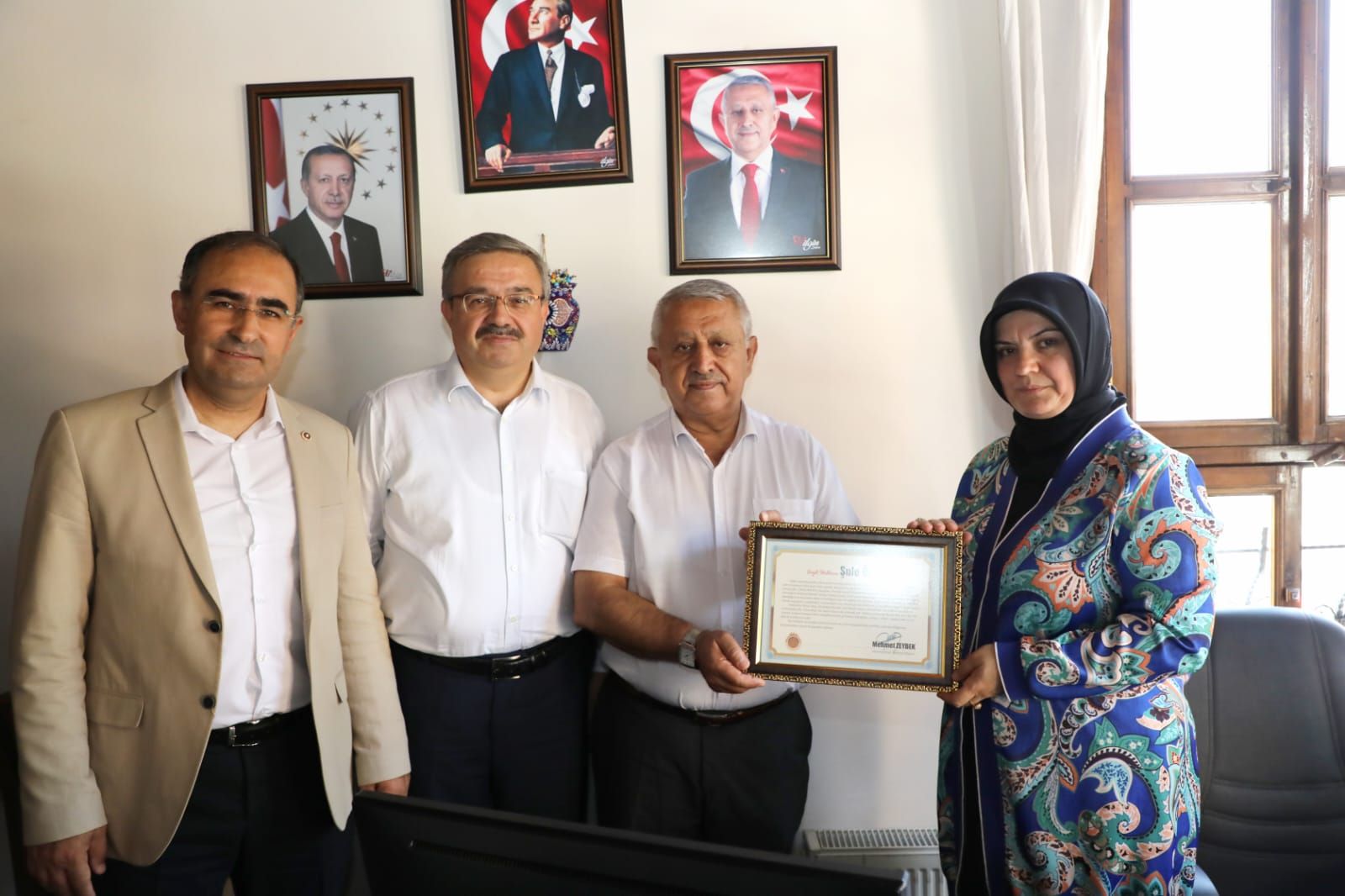 BAŞKAN ZEYBEK YUNUSEMRE MAHALLESİ'Nİ ZİYARET ETTİ