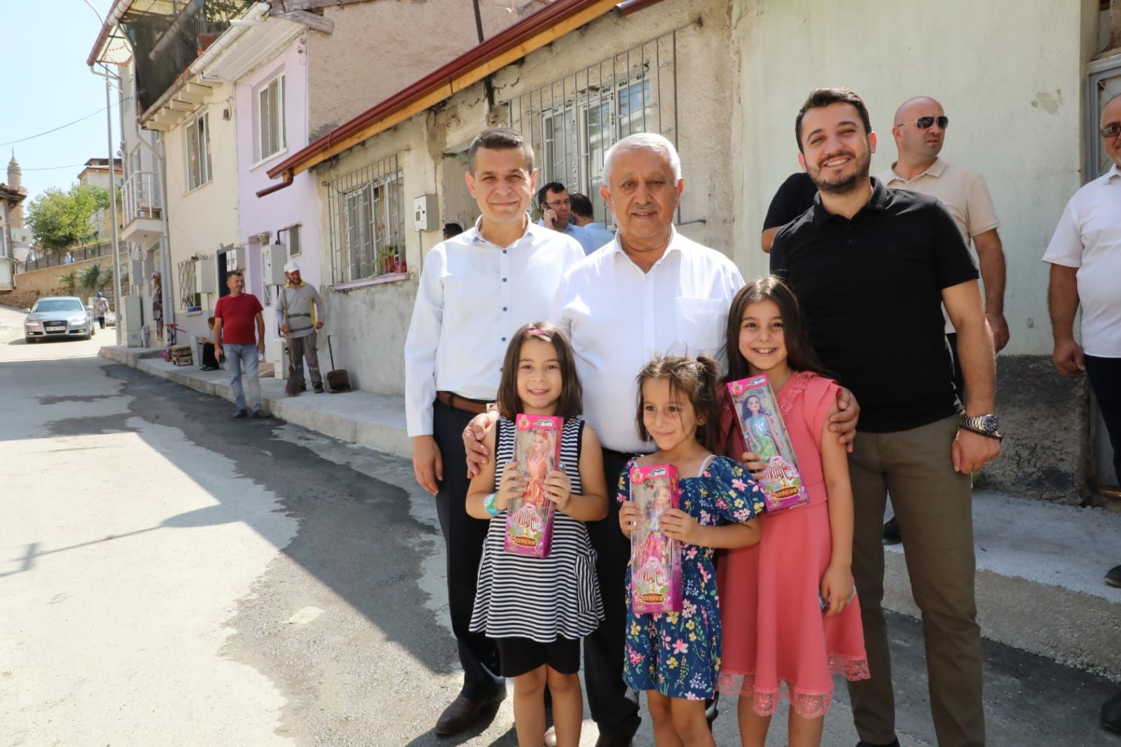 BAŞKAN ZEYBEK YUNUSEMRE MAHALLESİ'Nİ ZİYARET ETTİ