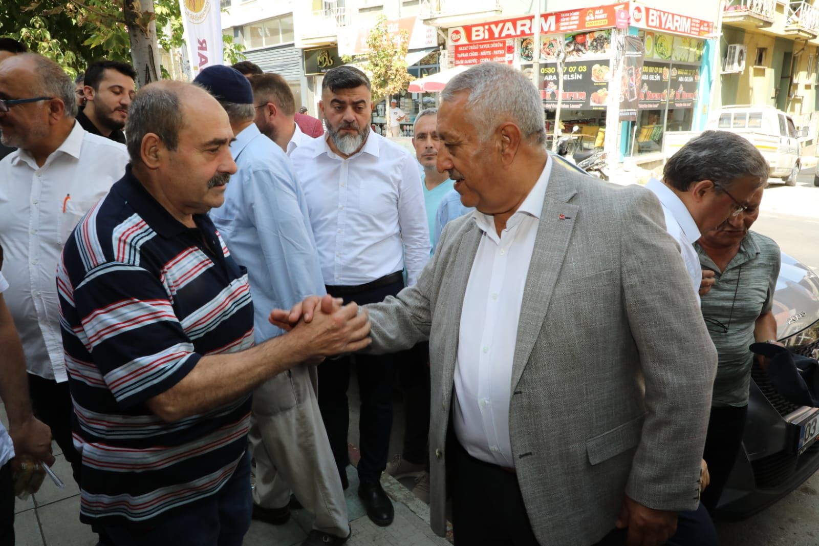 BAŞKAN ZEYBEK YUNUSEMRE MAHALLESİ'Nİ ZİYARET ETTİ